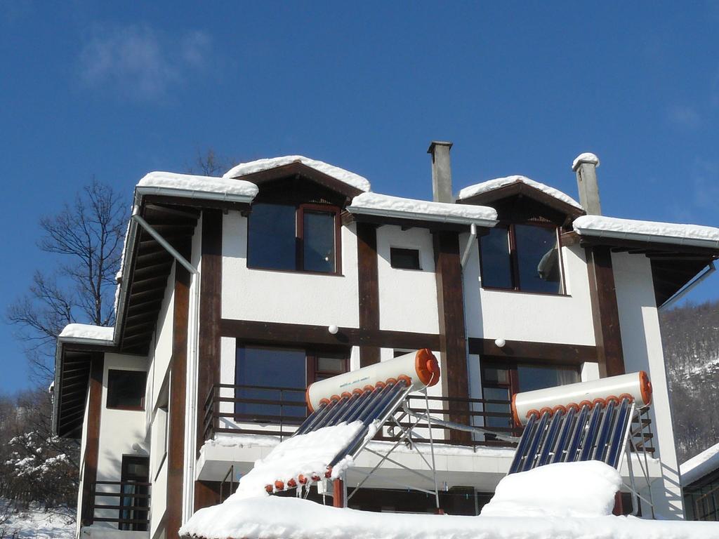 House Arirang Hotell Cherni Osum Exteriör bild